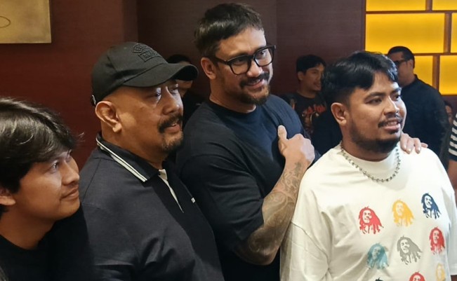 (Dari kiri) Indra Jegel, Indro Warkop, Tora Sudiro dan Rigen Rakelna dalam promosi film terbaru mereka. [FTNews.co.id/Selvianus Kopong Basar]